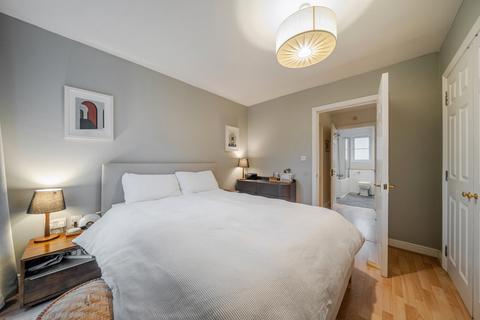 2 bedroom apartment for sale, Kelly Avenue, London