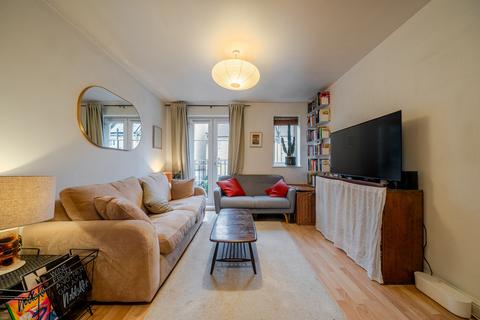 2 bedroom apartment for sale, Kelly Avenue, London