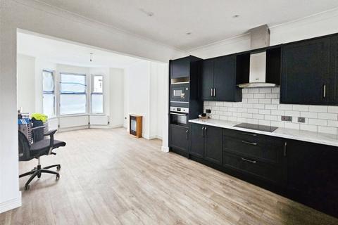 3 bedroom end of terrace house for sale, Basildon Road, London SE2