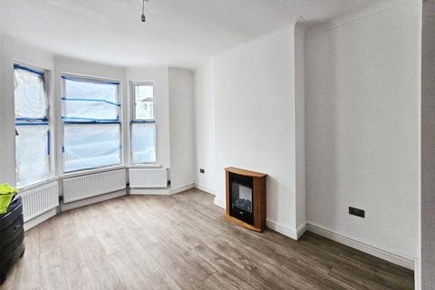 3 bedroom end of terrace house for sale, Basildon Road, London SE2