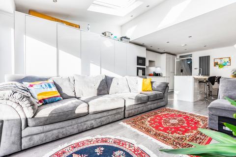 4 bedroom end of terrace house for sale, Radnor Road, Peckham, London