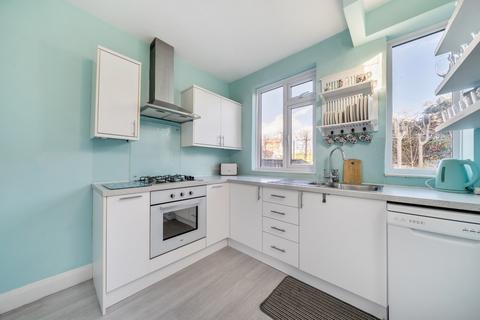 2 bedroom maisonette for sale, Oatlands Drive, Weybridge, KT13