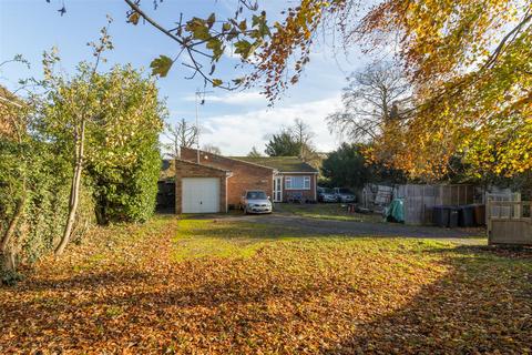 2 bedroom detached bungalow for sale - Monks Walk, Buntingford SG9