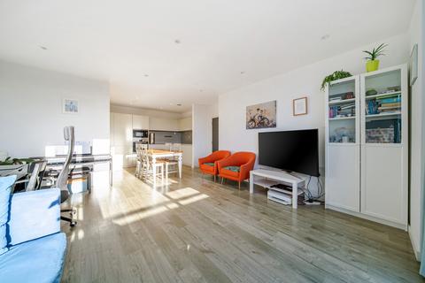 3 bedroom apartment for sale, Woods Road, London