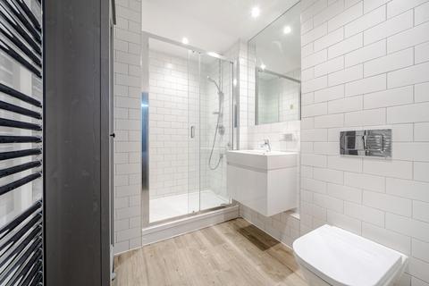 3 bedroom apartment for sale, Woods Road, London
