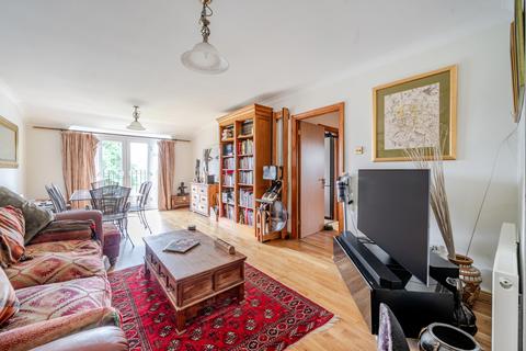 2 bedroom flat for sale, Oatlands Drive, Weybridge, KT13