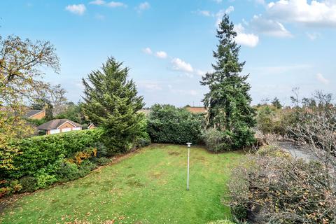 2 bedroom flat for sale, Oatlands Drive, Weybridge, KT13