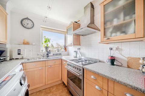 2 bedroom flat for sale, Oatlands Drive, Weybridge, KT13