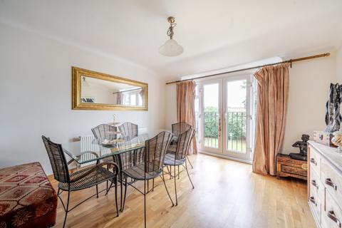 2 bedroom flat for sale, Oatlands Drive, Weybridge, KT13
