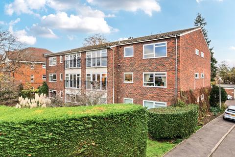 Oatlands Drive, Weybridge, KT13