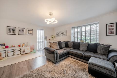 3 bedroom detached house for sale, Woodhatch Spinney, Coulsdon CR5