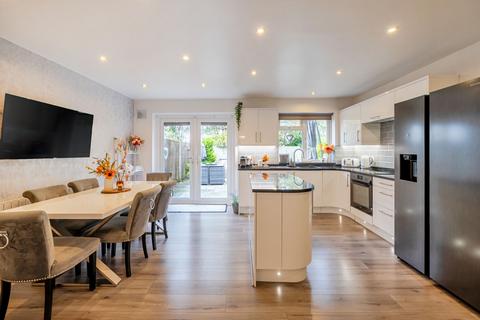3 bedroom detached house for sale, Woodhatch Spinney, Coulsdon CR5