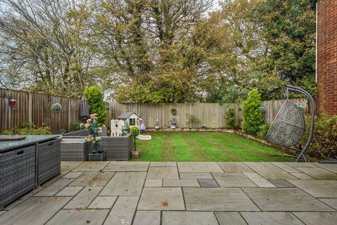3 bedroom detached house for sale, Woodhatch Spinney, Coulsdon CR5