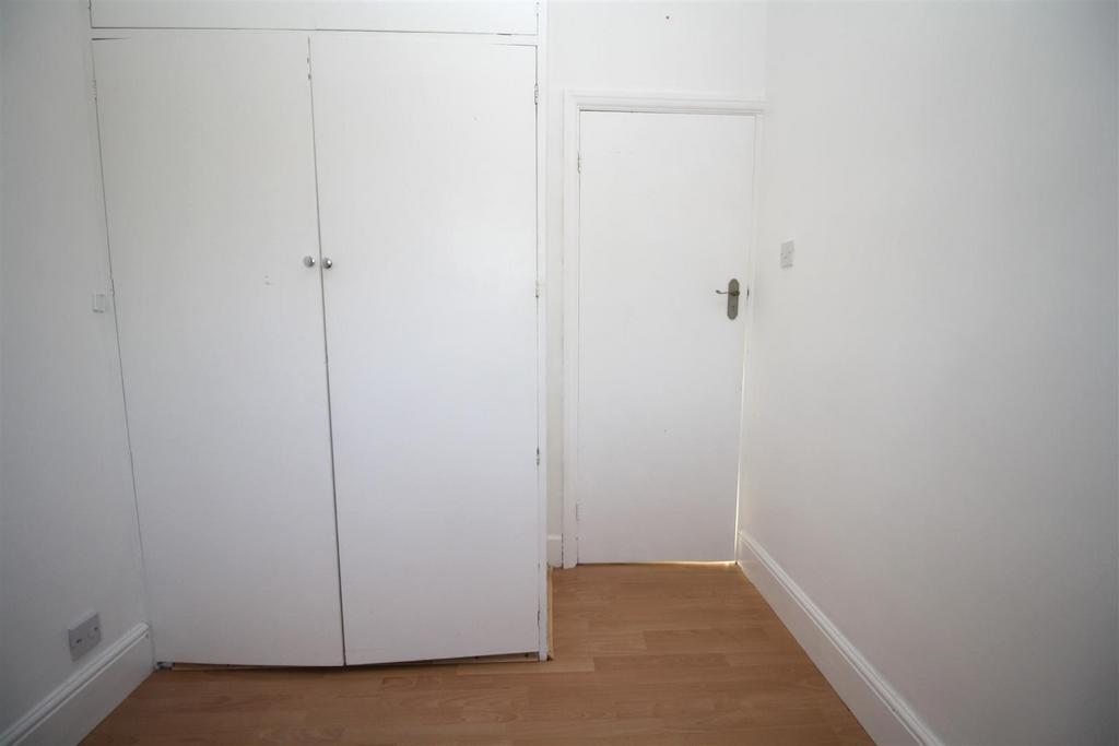 Bedroom 3b.JPG