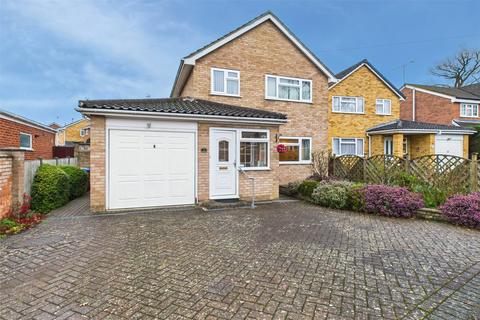 4 bedroom detached house for sale - Limecroft, Yateley, Hampshire, GU46