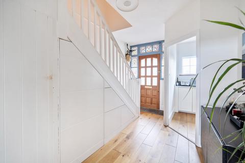 3 bedroom flat for sale, Queens Road, Weybridge, KT13
