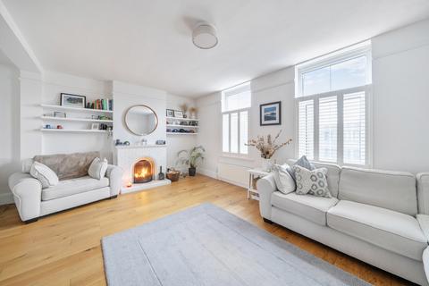 3 bedroom flat for sale, Queens Road, Weybridge, KT13