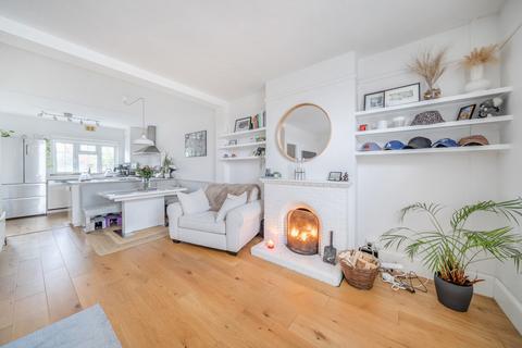 3 bedroom flat for sale, Queens Road, Weybridge, KT13