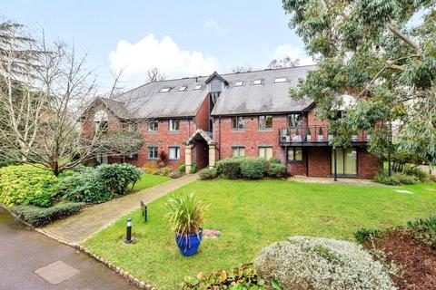 2 bedroom flat for sale, Woburn Hill Park, Woburn Hill, Addlestone, KT15