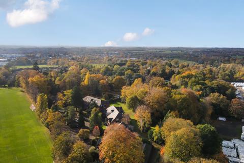 2 bedroom flat for sale, Woburn Hill Park, Woburn Hill, Addlestone, KT15