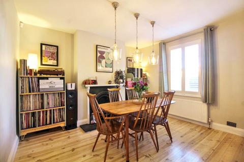 2 bedroom detached house for sale, Quainton Road, Aylesbury