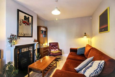 2 bedroom detached house for sale, Quainton Road, Aylesbury