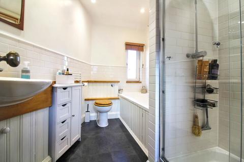 2 bedroom detached house for sale, Quainton Road, Aylesbury