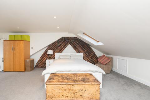 undefined, Bristol BS5