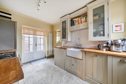 2 bedroom flat for sale, Monument Green, Weybridge, KT13