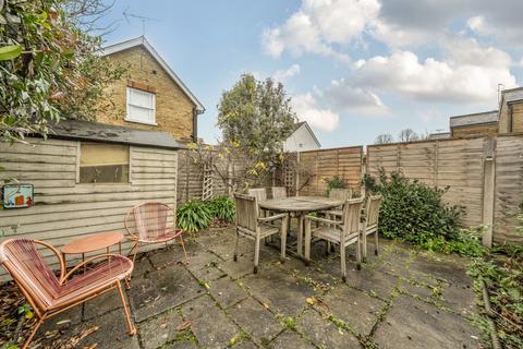 2 bedroom flat for sale, Monument Green, Weybridge, KT13