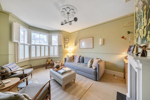 Monument Green, Weybridge, KT13