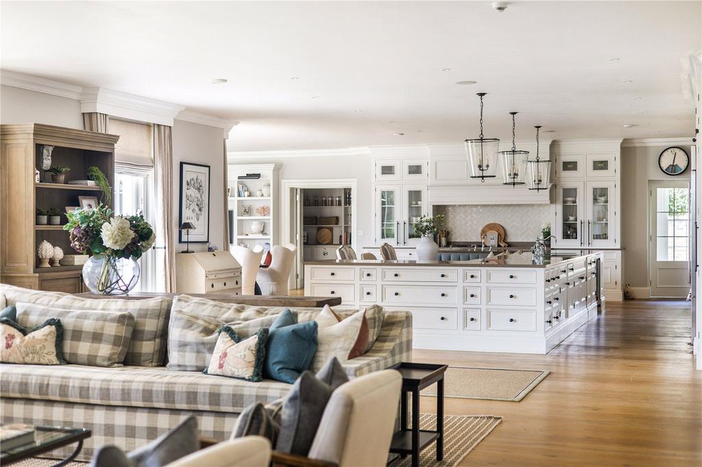 Day Room / Kitchen