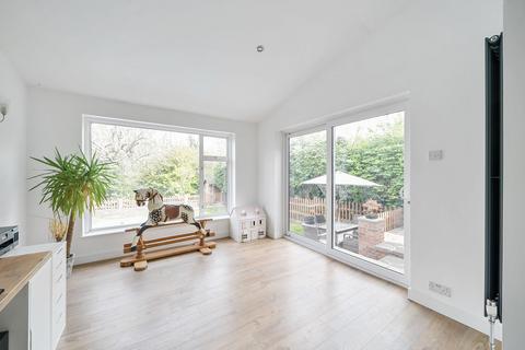undefined, Bishops Close, Coulsdon CR5