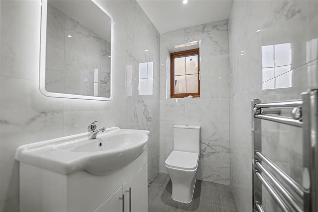 Downstairs WC.jpeg