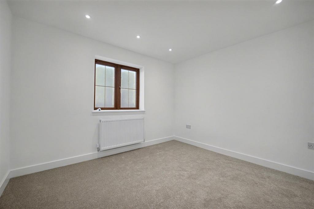 Bedroom 2 (1)