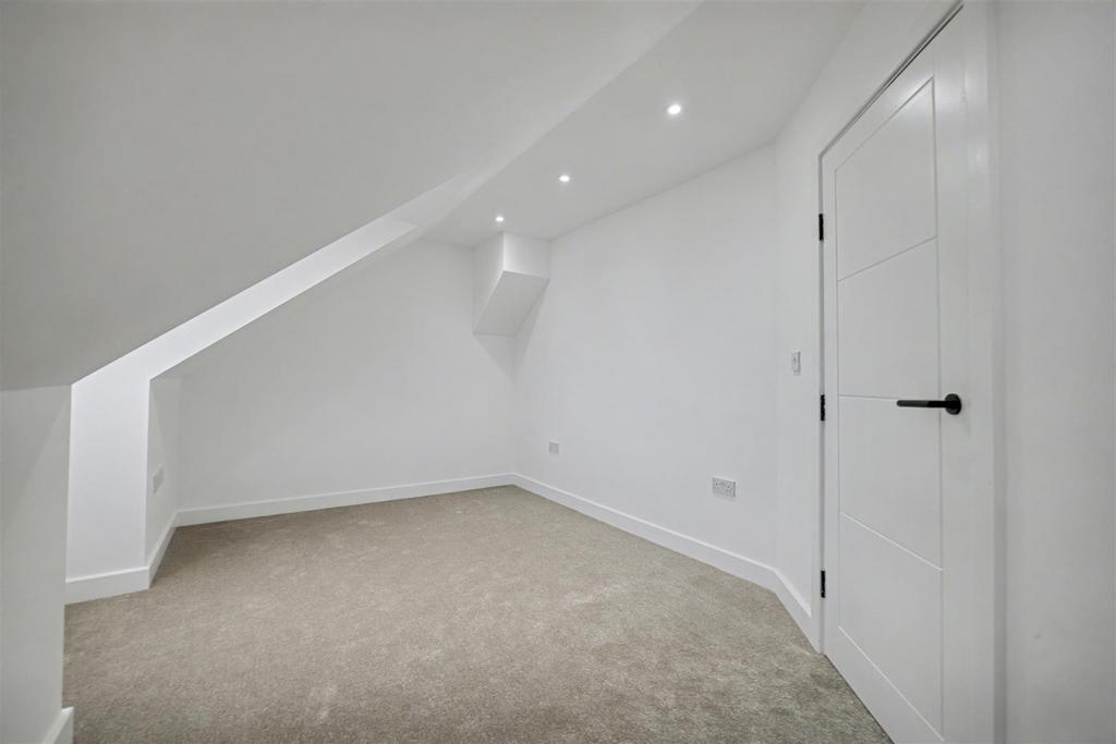 Bedroom 4.jpeg