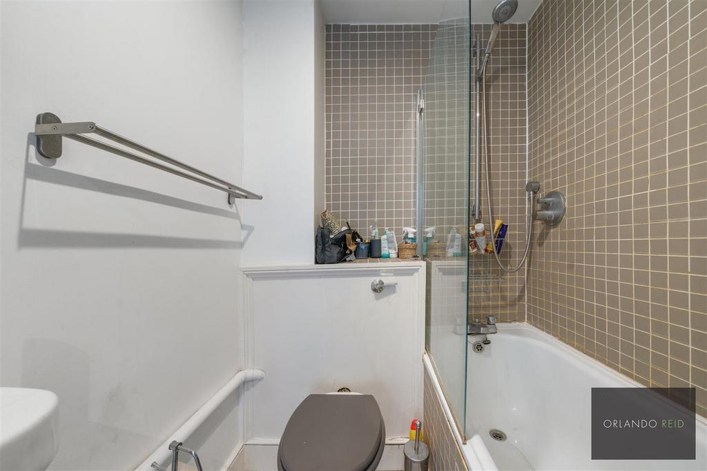 Flat 4, 146 Landor Road SW9 9 JA-5.jpg