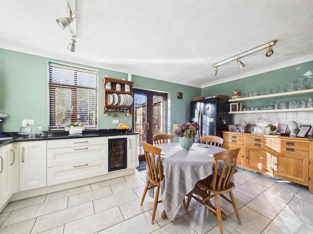 Dining kitchen