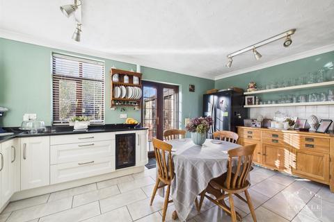 4 bedroom semi-detached house for sale, Sunnydale Road, Hinckley