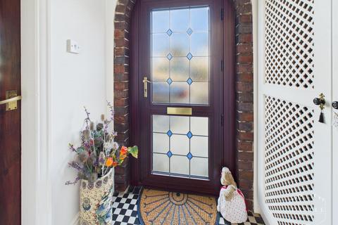 4 bedroom semi-detached house for sale, Sunnydale Road, Hinckley