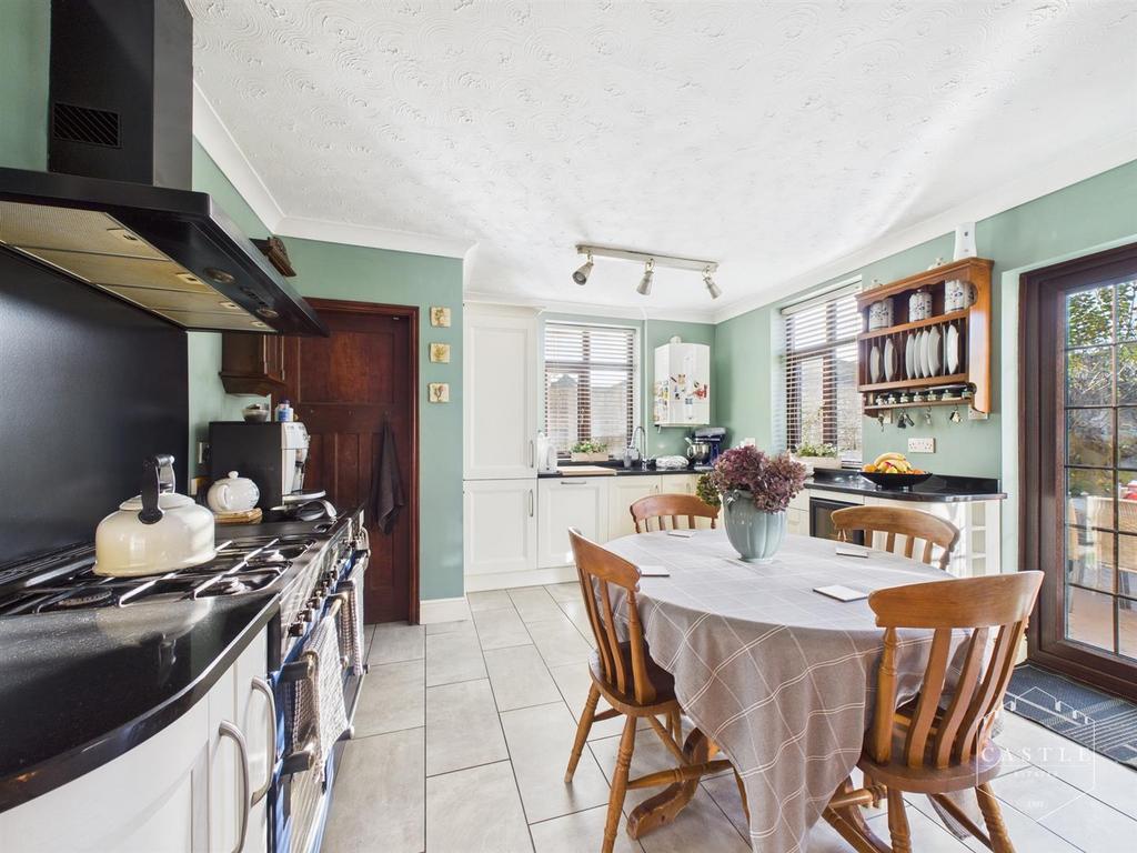 Dining kitchen