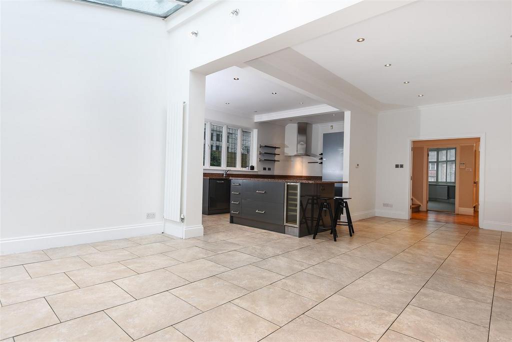 Fj6t X3in G7 WOCWVQ-du RHAl Wmy M.jpg
