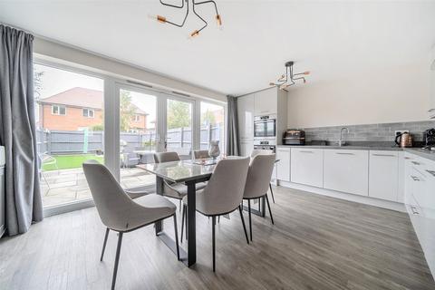 4 bedroom townhouse for sale, Rapson End, Sittingbourne, Kent