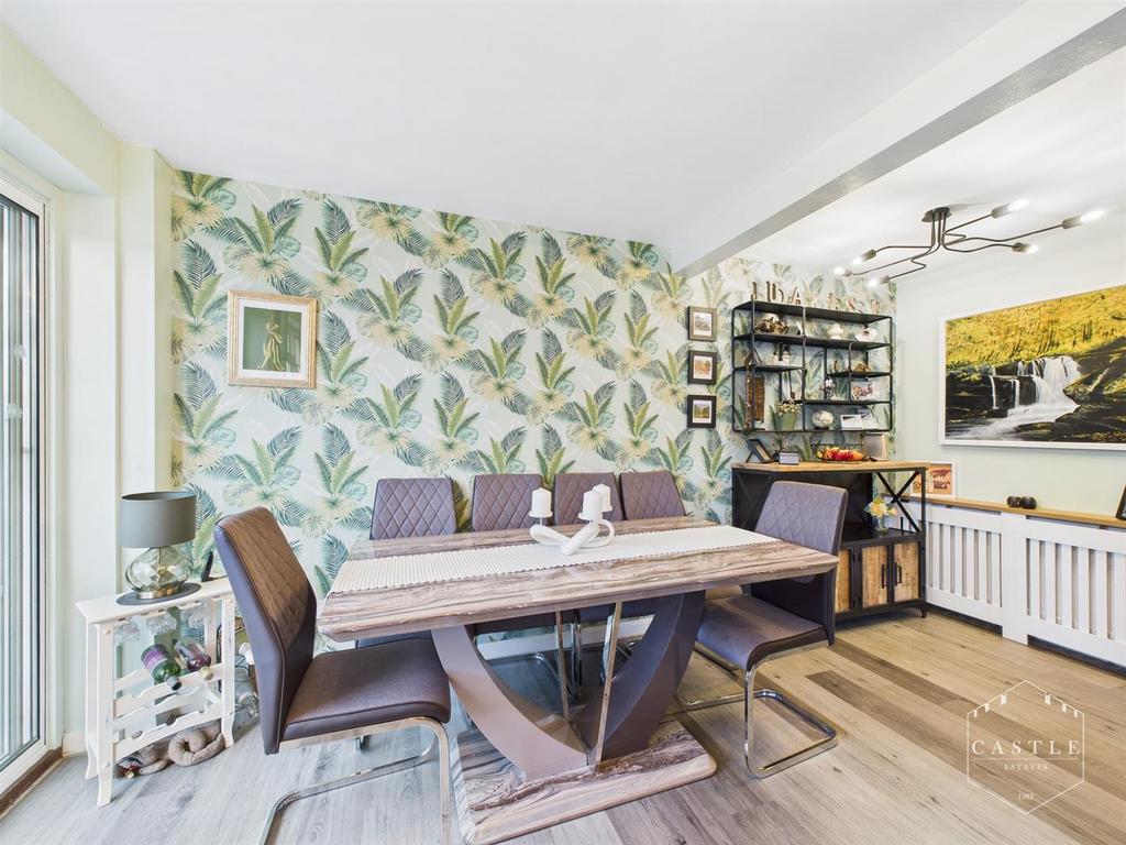 Dining kitchen