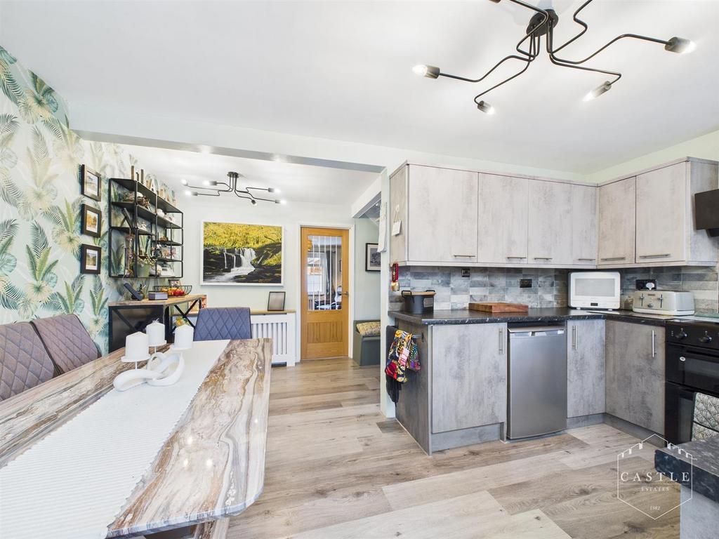 Dining kitchen
