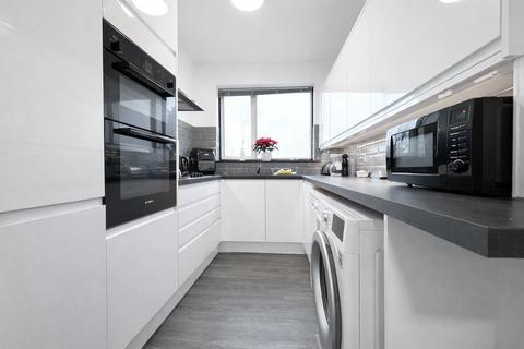4 bedroom end of terrace house for sale, Moordown, London SE18