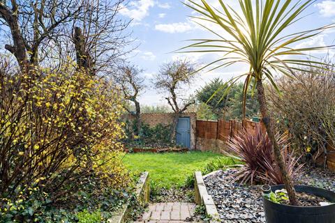 4 bedroom end of terrace house for sale, Moordown, London SE18