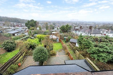 4 bedroom end of terrace house for sale, Moordown, London SE18