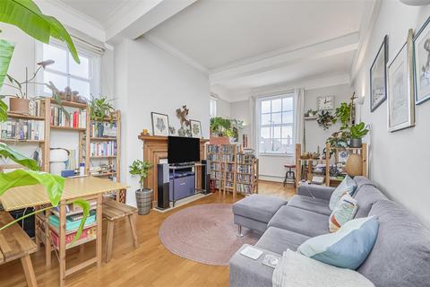 2 bedroom flat for sale, Harvey Court, East Sheen, SW14