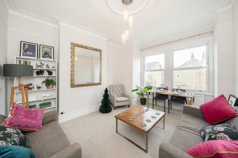 3 bedroom flat for sale, Stapleton Road, London SW17